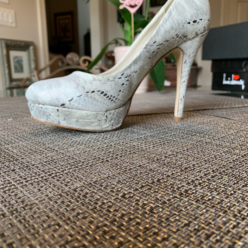 Dolce by Mojo Moxy. Size 9